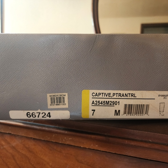 Fergie Captive Fur Boots size 7 - Picture 10 of 10